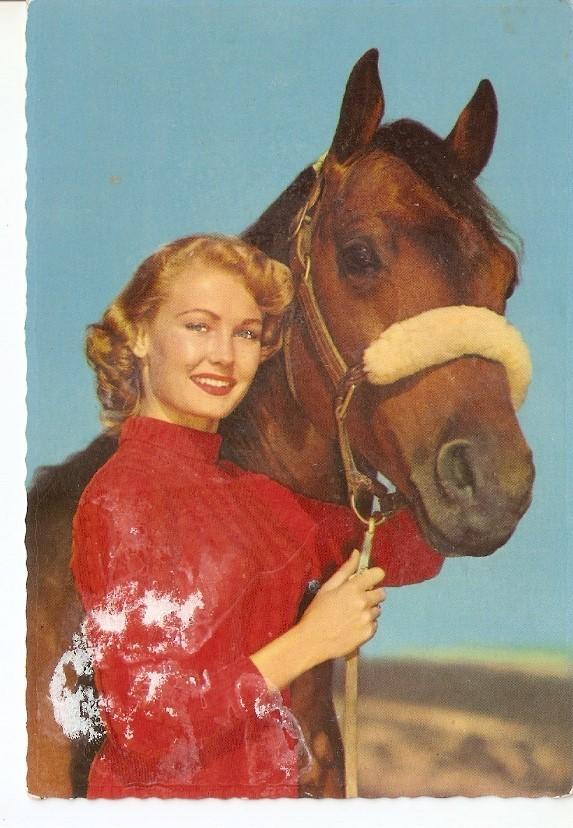 Postal 042419 : Mujer rubia con caballo