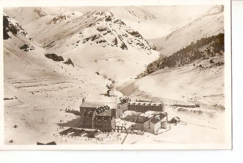 Postal 042580 : Nuria Pirineo Oriental. Vista general del Santuario y pistas de nieve