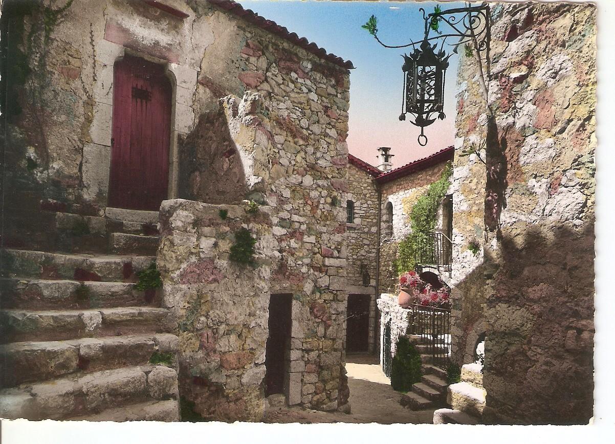 Postal 037516 : Cote dAzur - Eze - Village. Le Palais du Prince de Suede