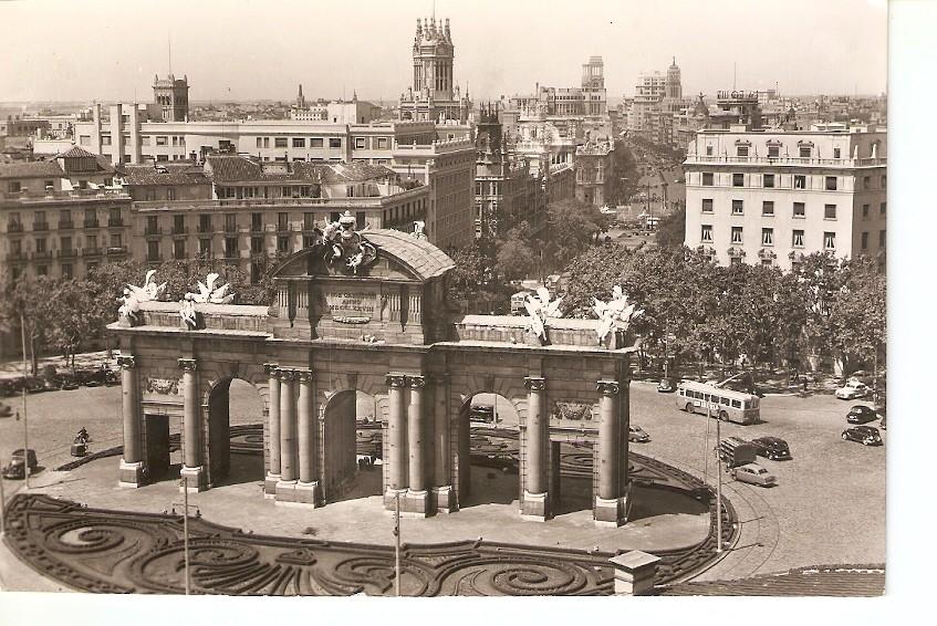 Postal 036333 : Madrid. Panoramica de la Puerta de Alcala