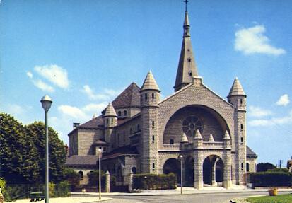 POSTAL 57629: Dijon (Cote d Or) L eglise du Sacre-Coeur de la Maladiere