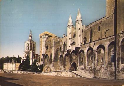 POSTAL 57642: Avignon L entree du Palais des Papes et Notre Dame des Doms