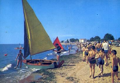 POSTAL 57653: La Tranche-sur-Mer (Vendee) La Plage et les Jeux de Voile