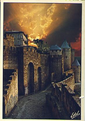 POSTAL 57717: Carcassonne (Aude) La Cite: Coucher de soleil sur les remparts