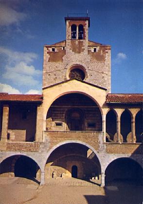 POSTAL 57730: Perpignan Galerie et façade des deux chapelles du Palais des Rois de Majorque