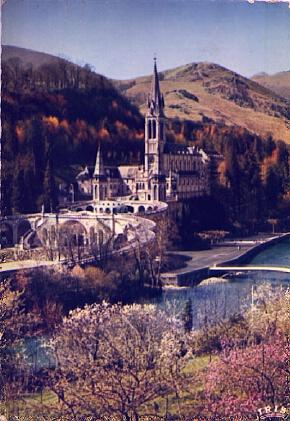POSTAL 57769: Lourdes La Basilique La Gave