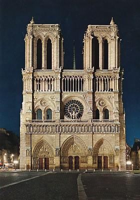 POSTAL 57866: La façade de la cathedrale Notre-Dame et ses tours illuminees