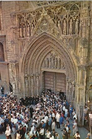 POSTAL 57884: Valencia Catedral puerta de los apostoles con el tipico Tribunal de las aguas
