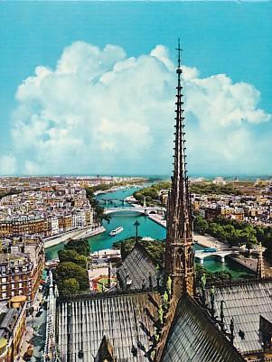 POSTAL 57945: La Seine prise de la Tour de N. Dame Paris
