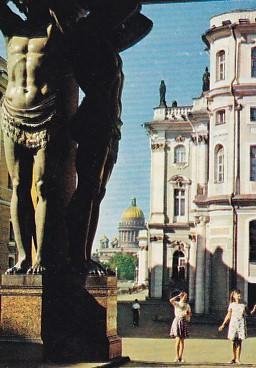 POSTAL 57993: Paseo con estatuas en primer plano