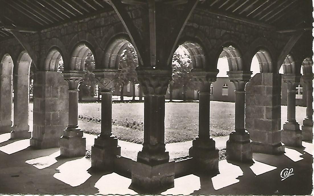 Postal 51691: MORTAIN - Claustro de la Abadia
