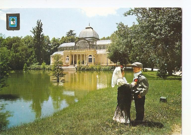 Postal 049638 : Madrid. Palacio de Cristal y parejita tipica