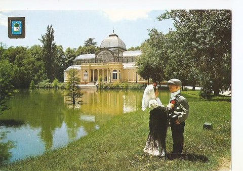Postal 049638 : Madrid. Palacio de Cristal y parejita tipica