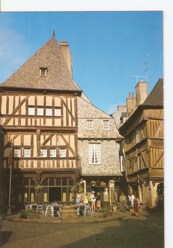 Postal 030255 : Dinan (Cotes du Nord) Place des Merciers