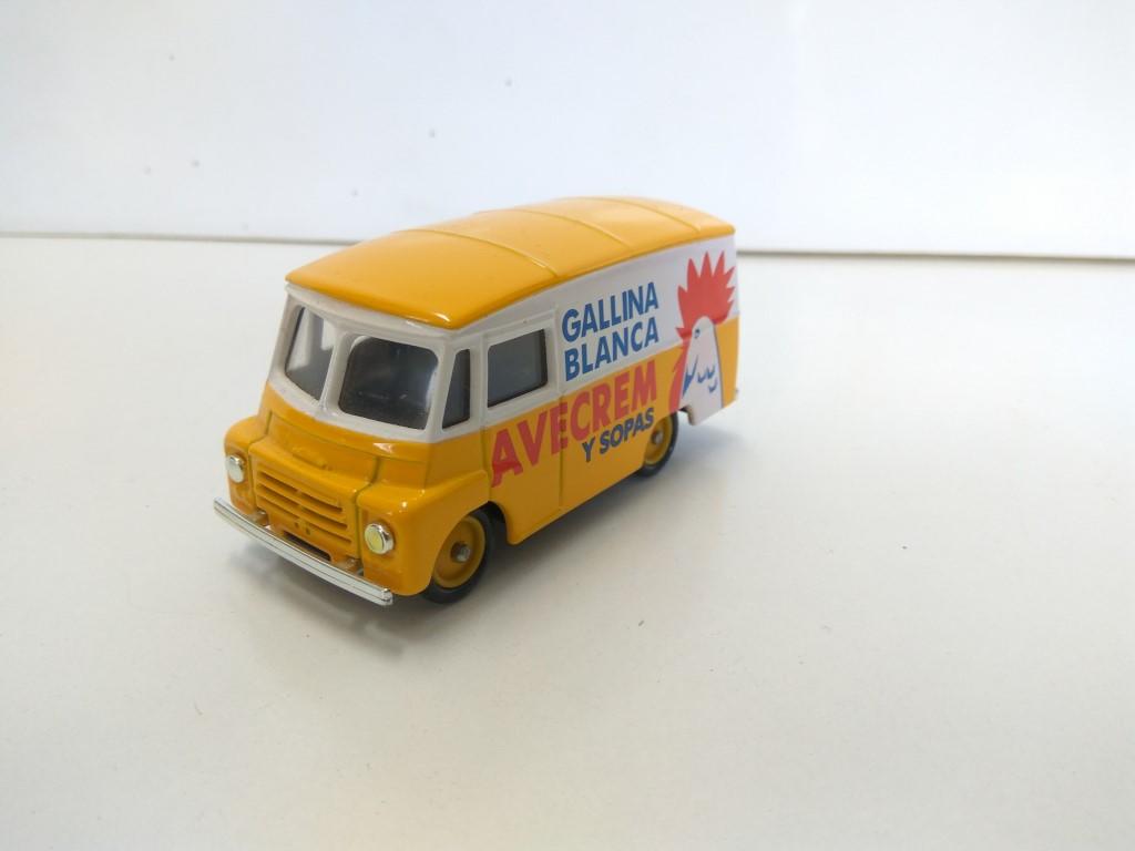 Coche Escala/Diecast: MORRIS LD150 VAN - AVECREM, GALLINA BLANCA 1:43 (CORGI 2002) 