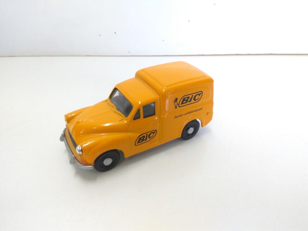 Coche Escala/Diecast: MORRIS 1000 VAN - BIC Boligrafos 1:43 (CORGI 2002) 