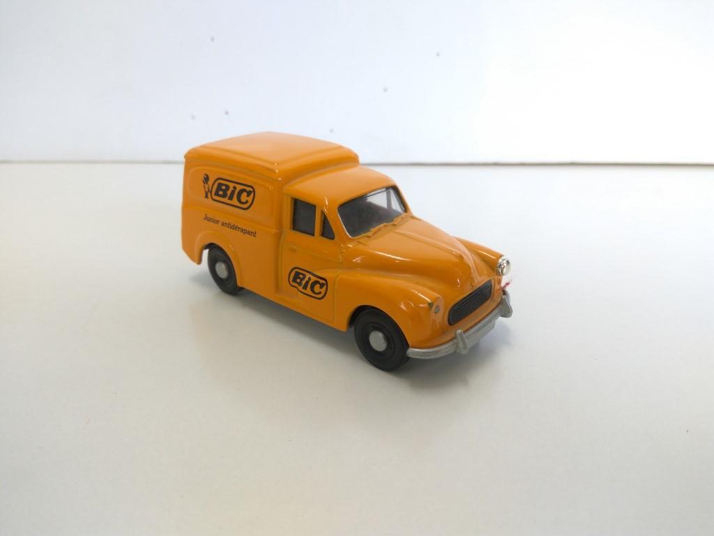 Coche Escala/Diecast: MORRIS 1000 VAN - BIC Boligrafos 1:43 (CORGI 2002) 