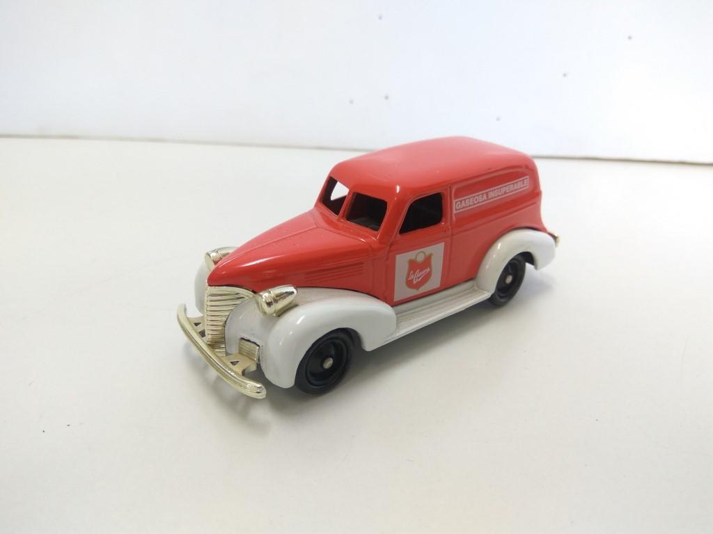 Coche Escala/Diecast: CHEVROLET VAN - LA CASERA Gaseosa 1:43 (CORGI 2002) 