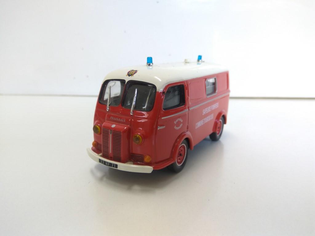 Coche Escala/Diecast: PEUGEOT D3A VAN - POMPIERS / BOMBEROS 1:43 (IXO / ALTAYA) 