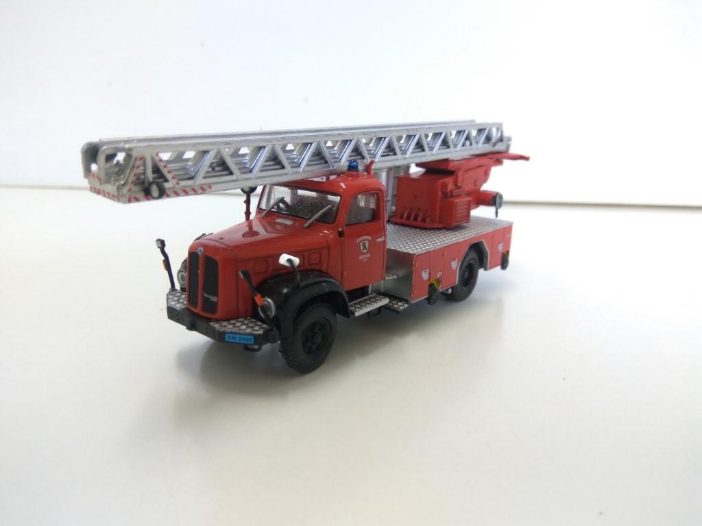 Coche Escala/Diecast: DL 30 Magirus Saurer 2DM - Feuerwehrleiter Herisau, Bomberos