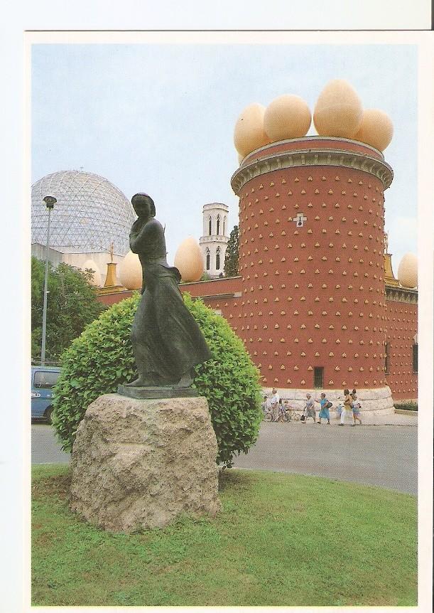 Postal 027526 : Figueres (Alt Empordà), Monument a la Tramuntana Torre Galatea i cupula Museu Dali