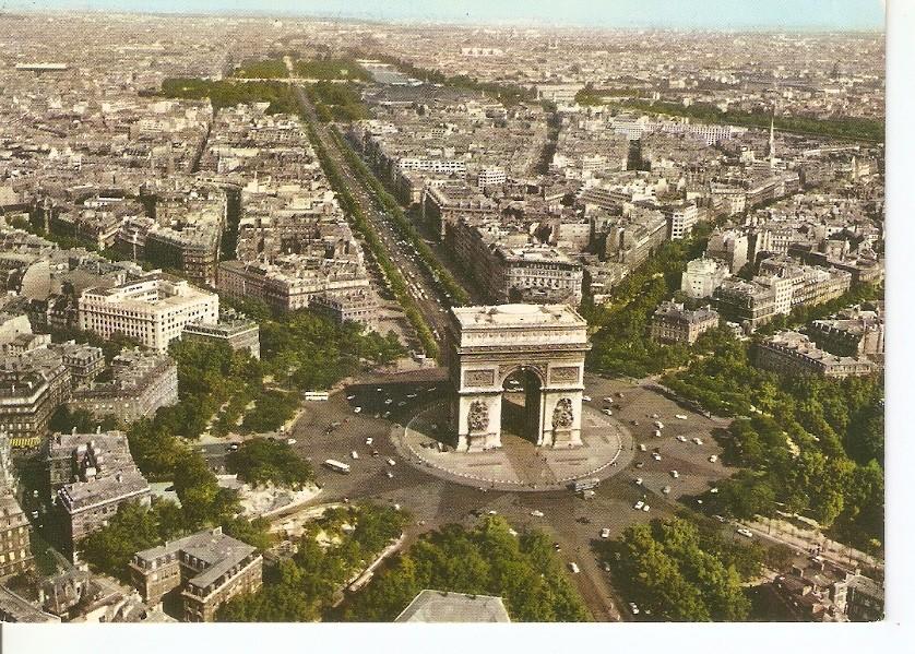 Postal 040563 : Paris. LArc de Triomphe partant de la Place Charles de Gaulle