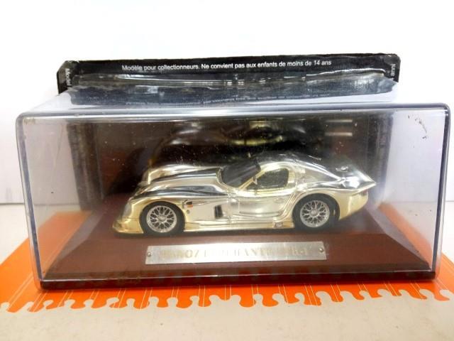 Coche Escala/Scale Diecast Car: PANOZ ESPERANTE GTR-1 - Metalizado Cromo en peana de madera (Altaya)