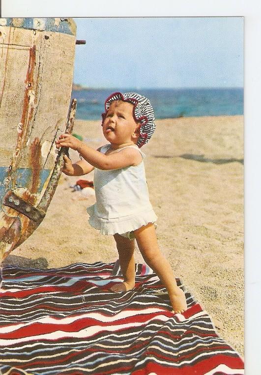 Postal 048608 : Niña en la playa