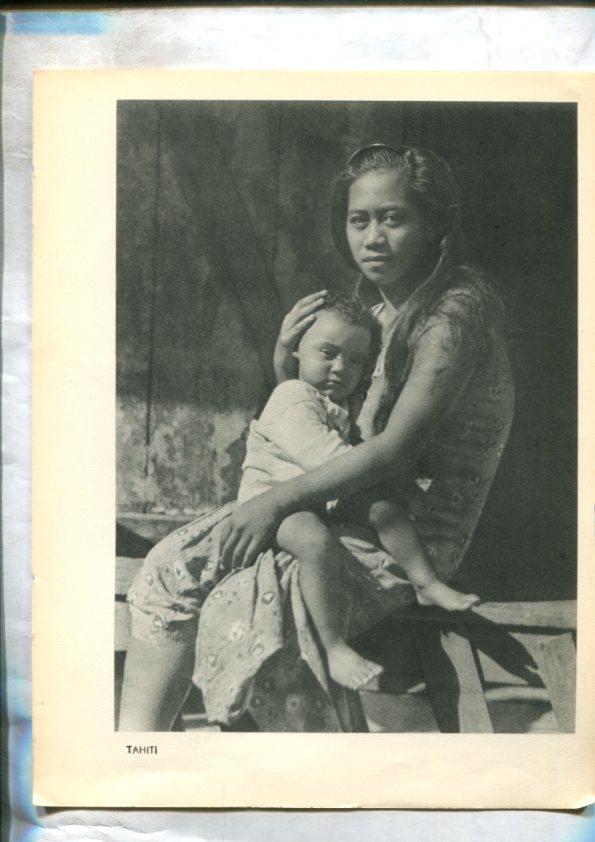 Tahiti: lamina 37: Mujer de Tahiti con su hijo y Pirogue Tahitienne
