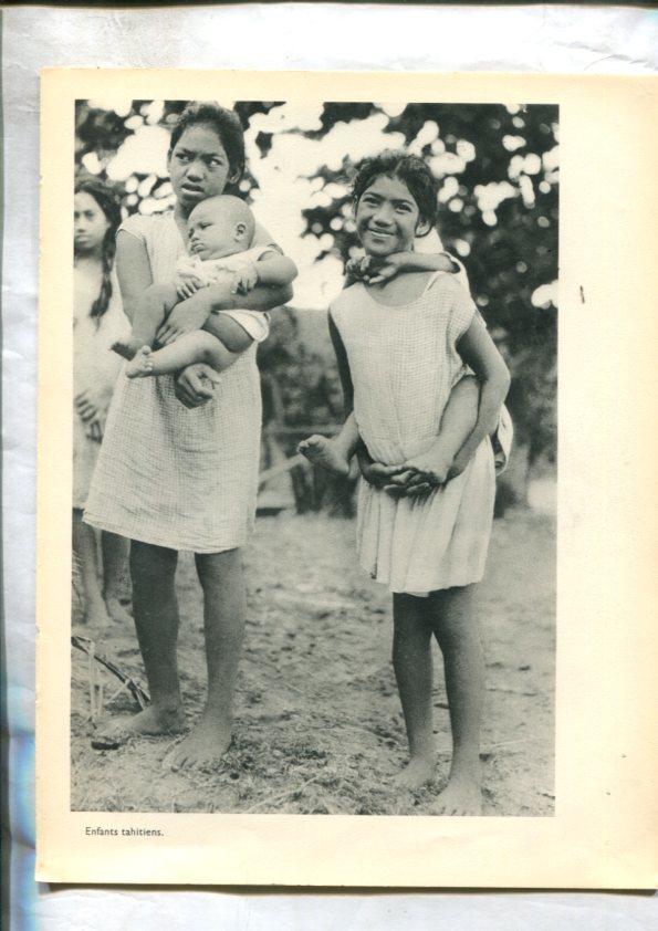 Tahiti: lamina 38: Enfants tahitiens y case a Moorea