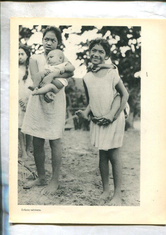 Tahiti: lamina 38: Enfants tahitiens y case a Moorea
