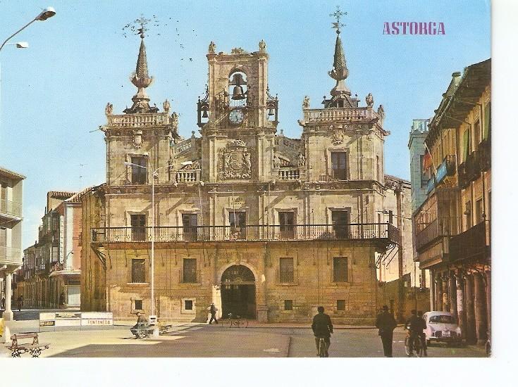 Postal 049067 : Astorga. Plaza de España y Ayuntamiento