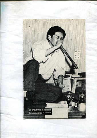 Foto: Fumando Opio en pipa de bambu y El buda de Aunkana