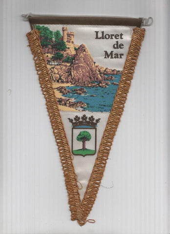 Banderin: LLORET DE MAR, Girona- Ilustracion del Castillo de Lloret desde la costa y escudo de la localidad. 