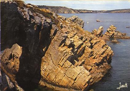 POSTAL 56861: Morgat (Finistere) La Pointe de Morgat le Rocher du Kador