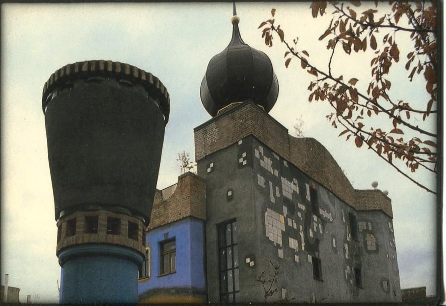 Postal 016806: AUSTRIA Das Hundertwasser Haus - Wohnhaus der Gemeinde