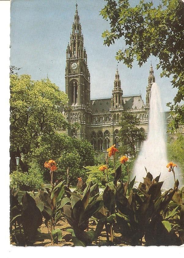 Postal 033582 : Wien - Bathaus mit Springbrunnen