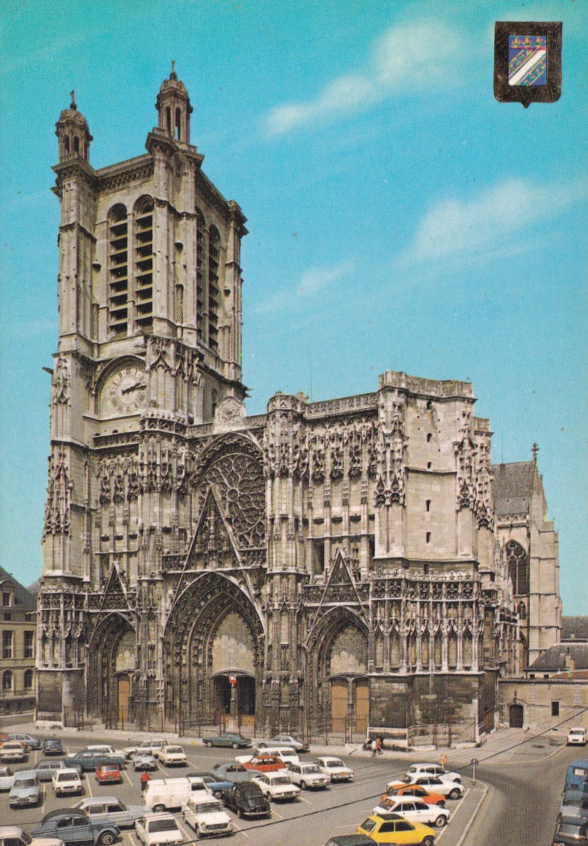 POSTAL 18738: Cathedrale de Saint Pierre et Saint Paul