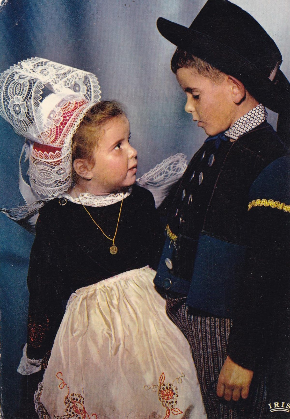 POSTAL 18773: Couple d enfants de Pont-Aven