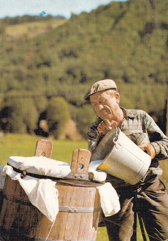 POSTAL 18832: Sur les monts d Auverne