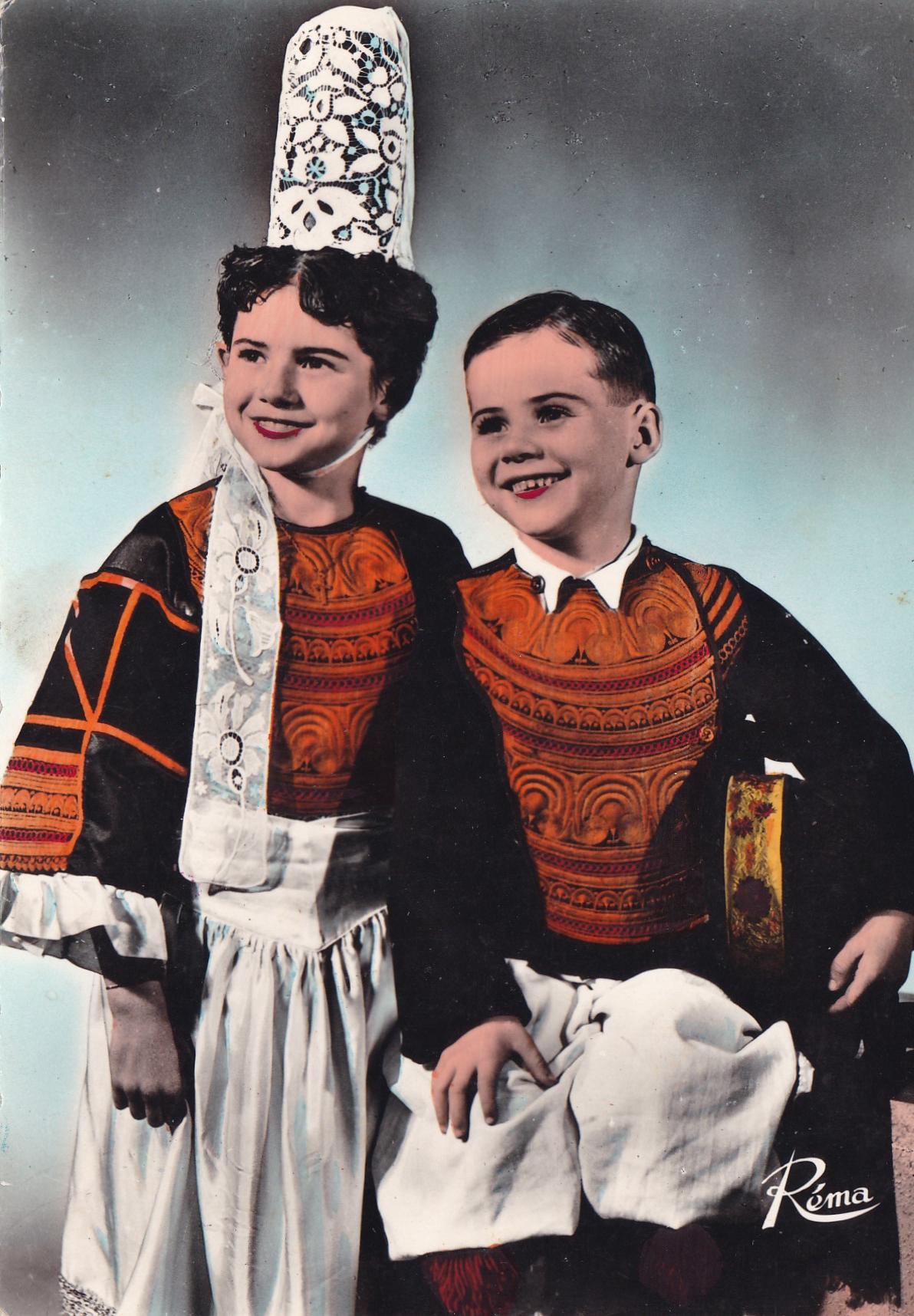POSTAL 18833: Costumes en Bretagne