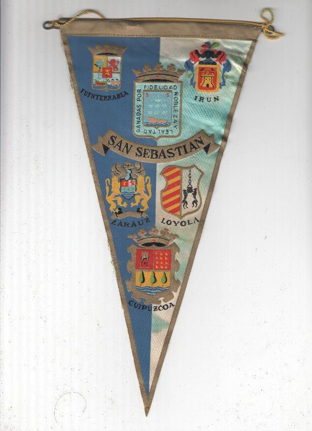 BANDERIN: SAN SEBASTIAN - Incluye escudos de Fuenterrabia, Irun, Zarauz, Loyola y Gipuzcoa.