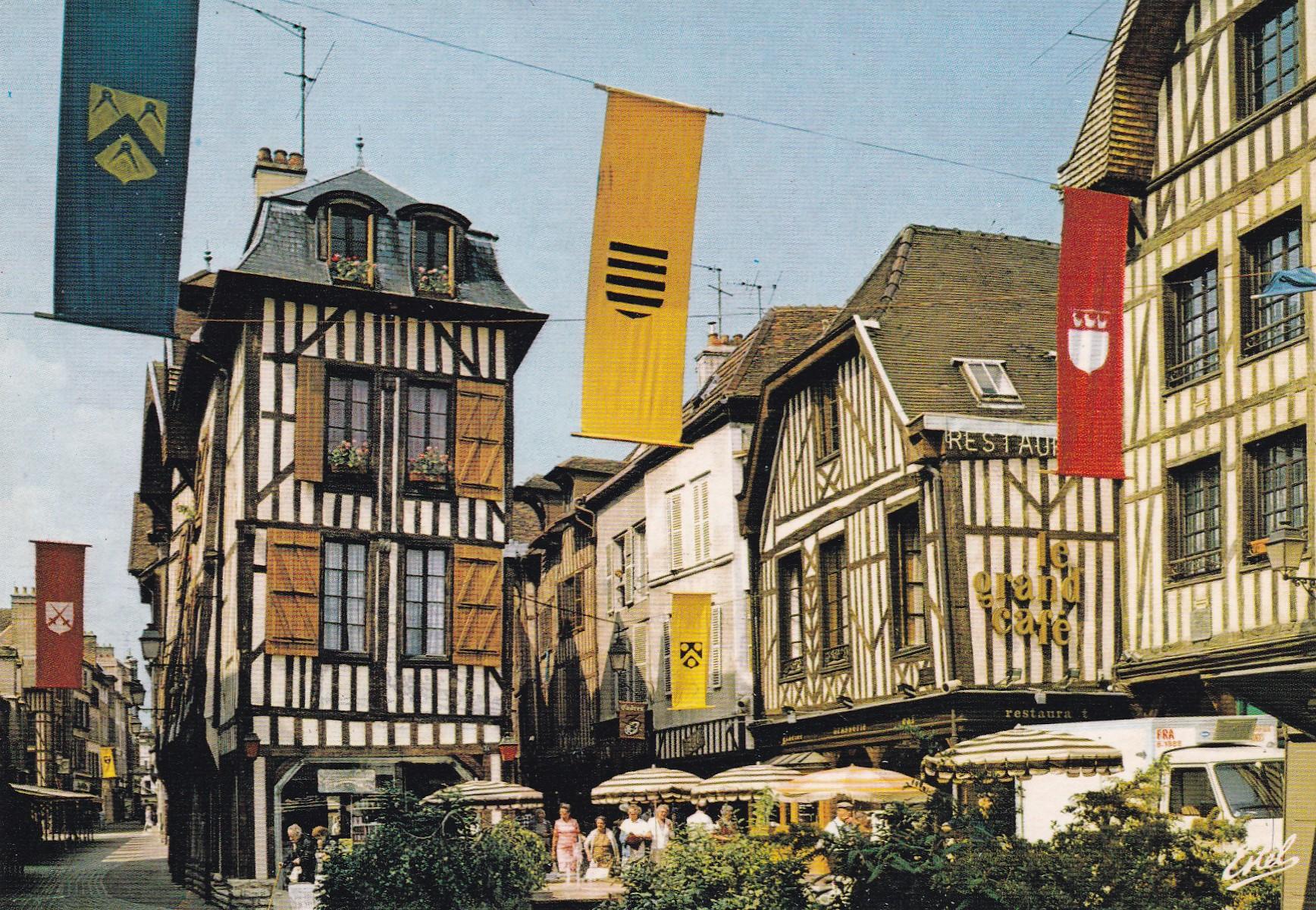 POSTAL 18996: Troyes