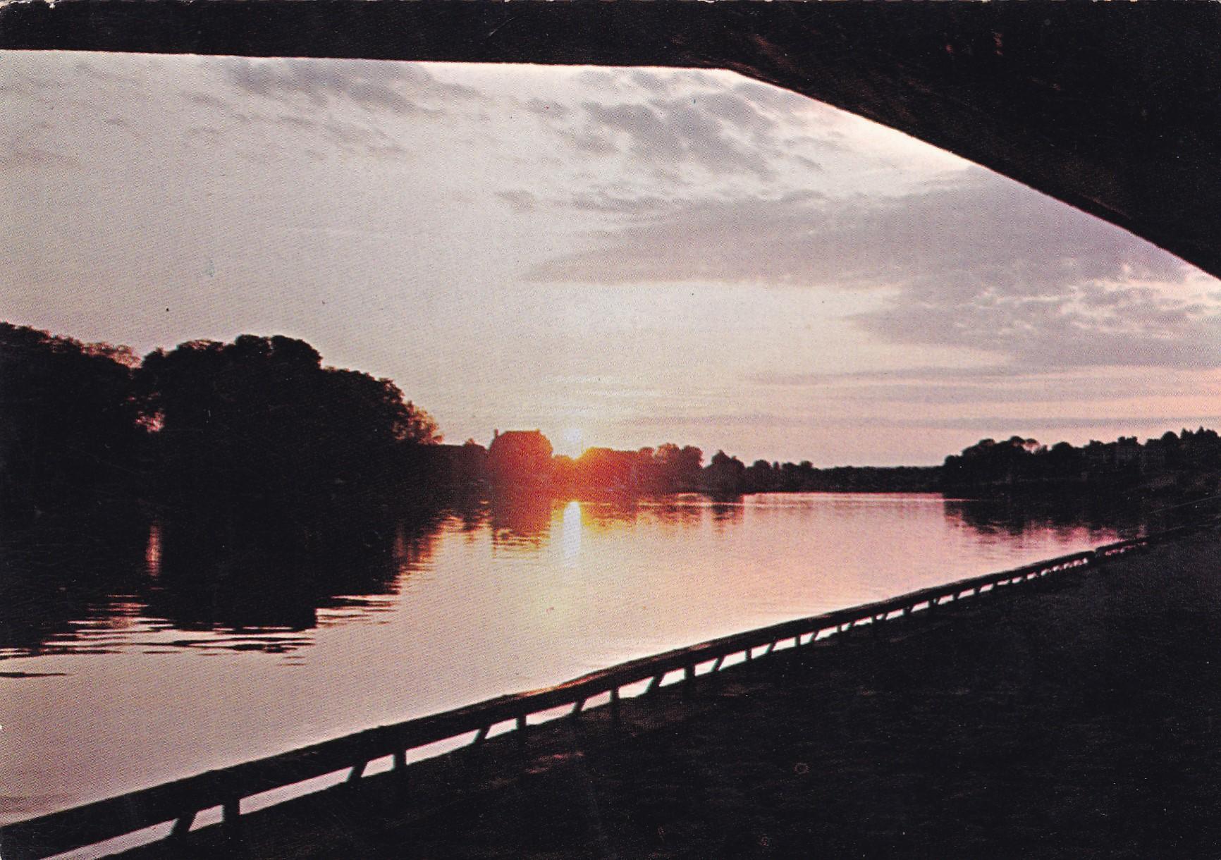 POSTAL 19086: joigny coucher de soleir