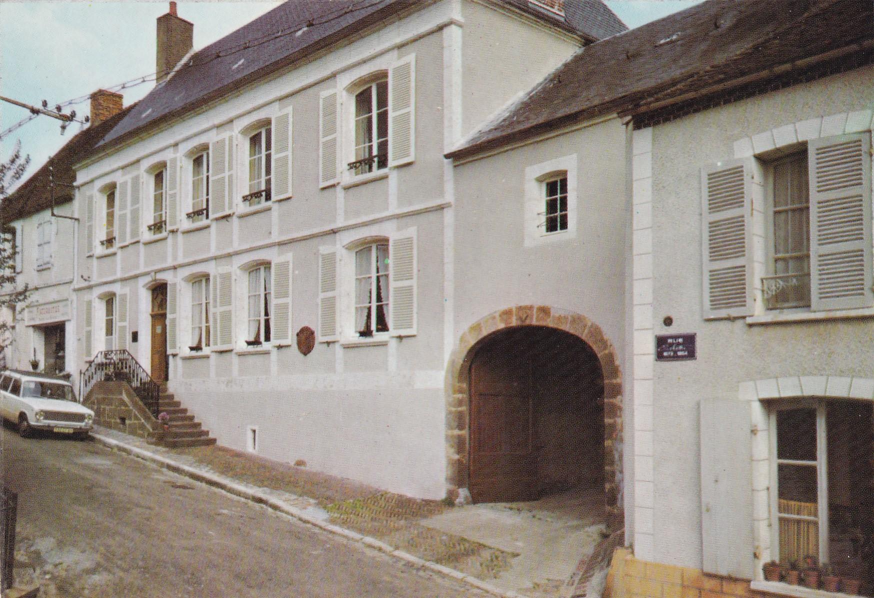 POSTAL 19101: St Sauveur en Puisaye