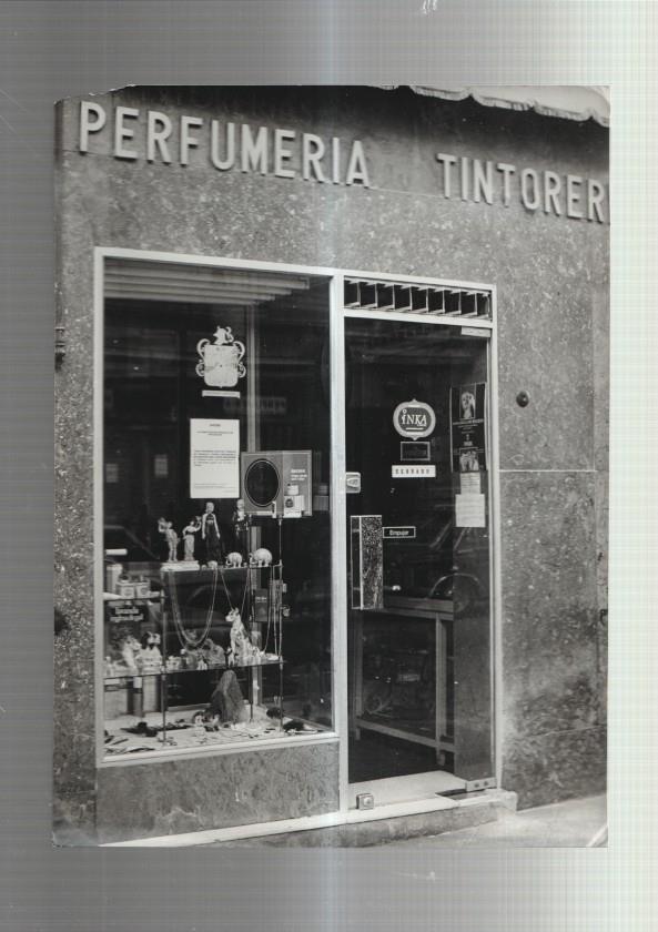 Foto Prensa numero 205: Fachada de comercio Madrileño