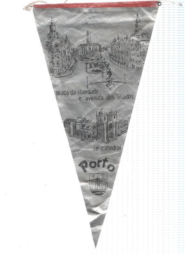 BANDERIN: PORTO (Portugal) - Ilustracion en blanco y negro de la plaza de la Libertad y la Catedral de Porto