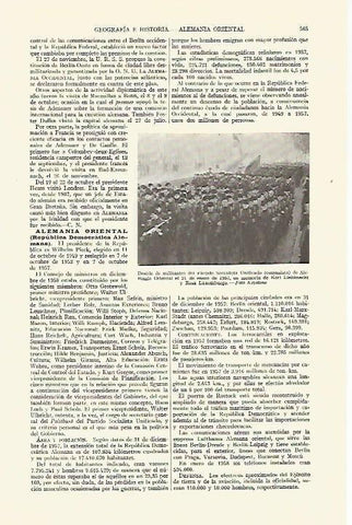 LAMINA ESPASA 21660: Desfile de militantes del Partido Comunista de Alemanoa Oriental en 1957