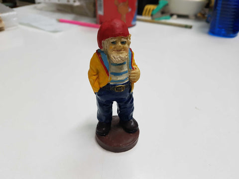 Figura de resina, marinero con gorro rojo