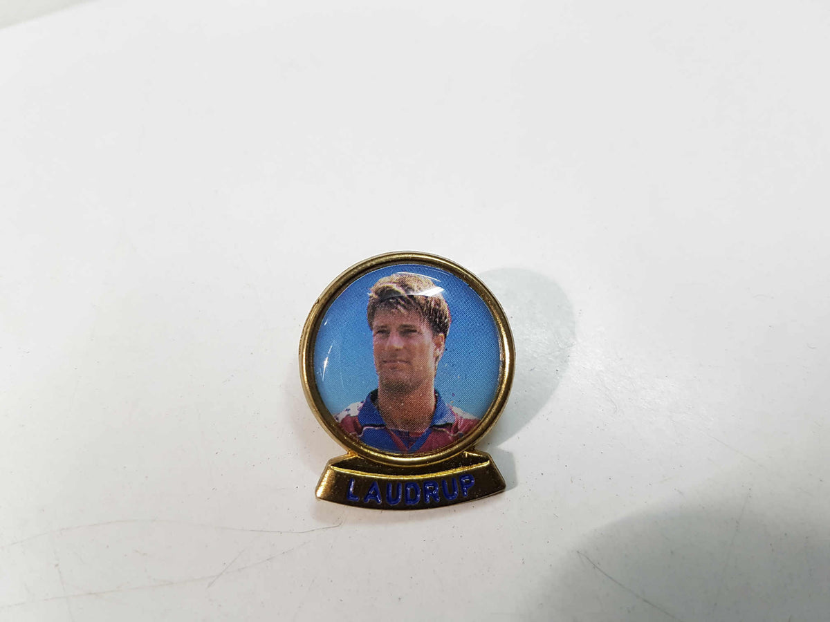 Pin de Laudrup, Coleccion los Pins del Dream Team del diario Sport